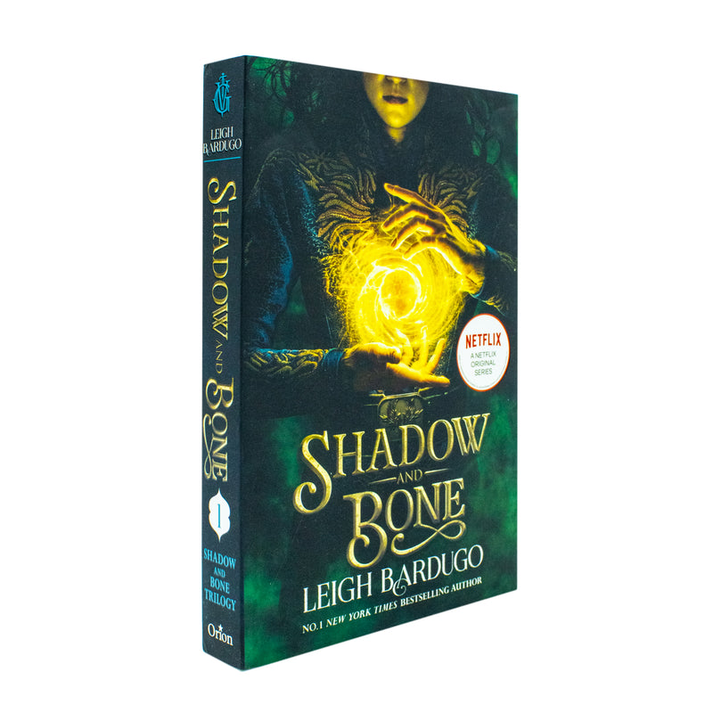 Shadow and Bone: A Netflix Original Series: Book 1 - The Book Bundle