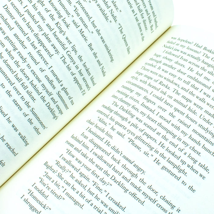 Shadow and Bone: A Netflix Original Series: Book 1 - The Book Bundle